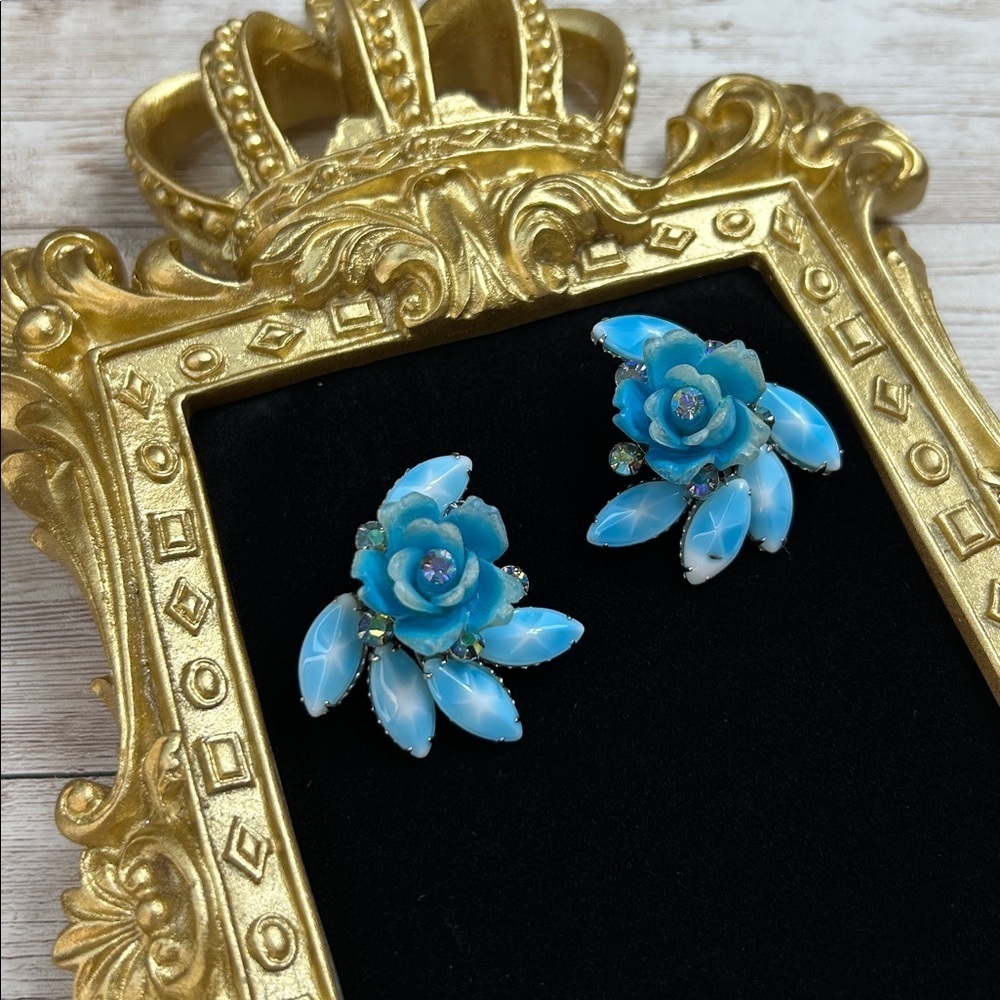 Breathtakingly Beautiful Vintage Blue Floral Clip On Earrings